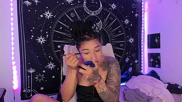 Snapshot of Eva_Lee_ chatting on 25, 11, 2025 Eva Lee online show from 25, 11, 2025