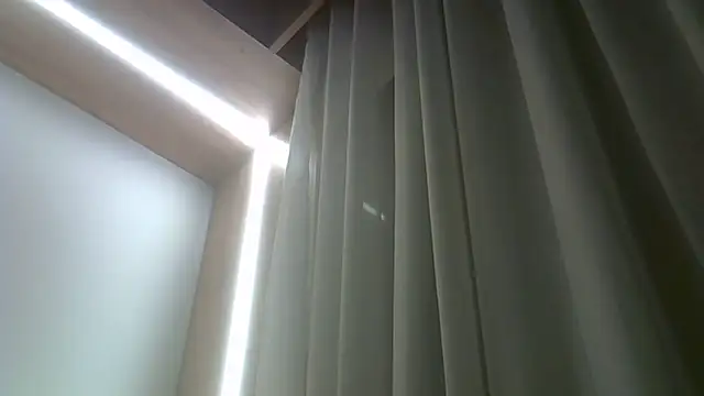 Skinny-Kitten online show from 20, 11, 2025