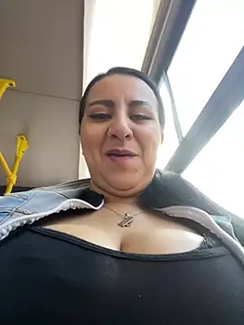 Abril Luv online show from 6, 2, 2025