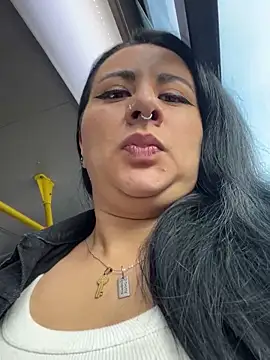Abril Luv online show from 18, 2, 2025