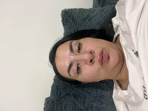Abril Luv online show from 20, 2, 2025