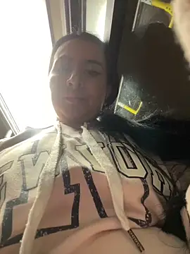 Abril Luv online show from 21, 2, 2025