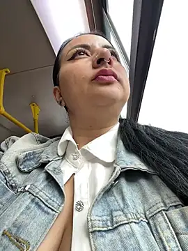 Abril Luv online show from 21, 2, 2025