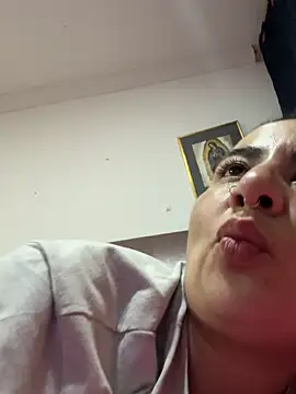 Abril Luv online show from 5, 11, 2025