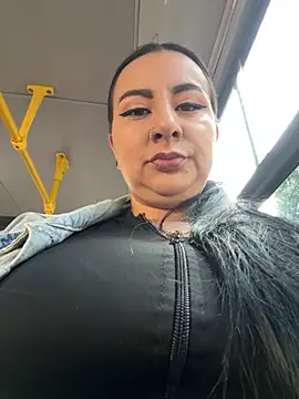 Abril Luv online show from 12, 11, 2025