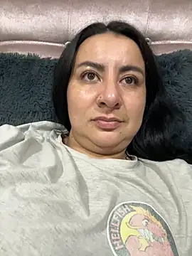 Abril Luv online show from 25, 11, 2025