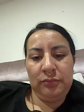 Abril Luv online show from 6, 2, 2026