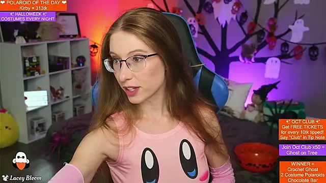 Snapshot of TheLaceyBloom chatting on 27, 10, 2025 TheLaceyBloom online show from 27, 10, 2025