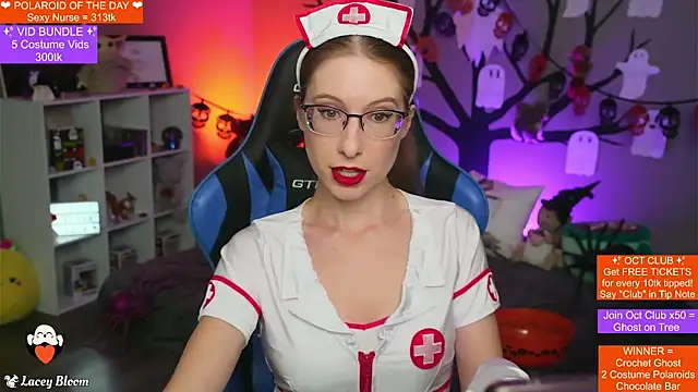 Snapshot of TheLaceyBloom chatting on 28, 10, 2025 TheLaceyBloom online show from 28, 10, 2025