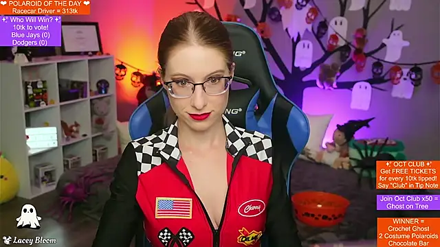 Snapshot of TheLaceyBloom chatting on 30, 10, 2025 TheLaceyBloom online show from 30, 10, 2025