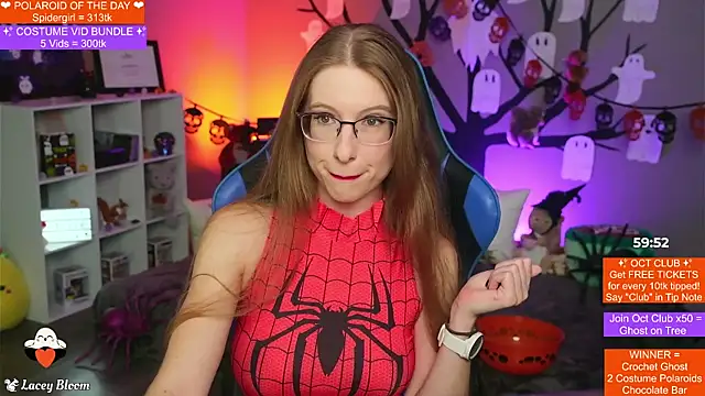 Snapshot of TheLaceyBloom chatting on 31, 10, 2025 TheLaceyBloom online show from 31, 10, 2025