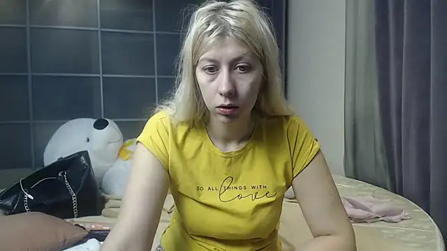 KyliePag online show from 4, 2, 2025