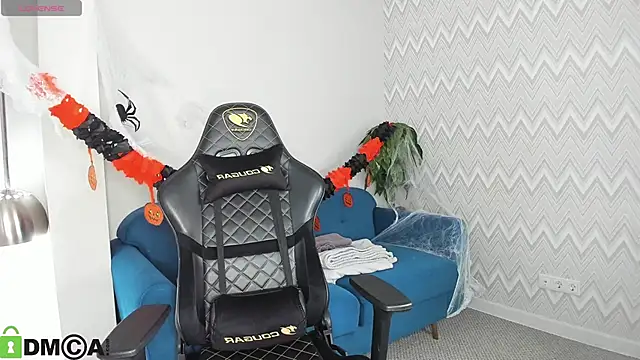 Barbie Lis online show from 28, 10, 2025