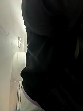 Snapshot of ZiaCalifa chatting on 20, 11, 2025 ZiaCalifa online show from 20, 11, 2025