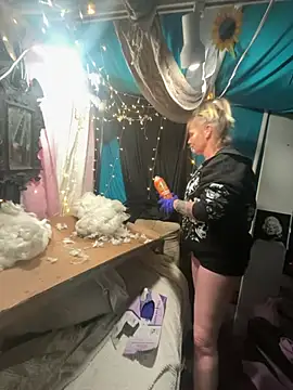 Snapshot of SummerBlueMoon chatting on 4, 3, 2026 SummerBlueMoon online show from 4, 3, 2026