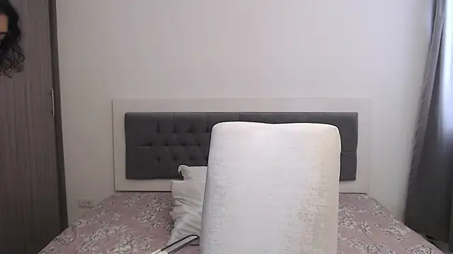 Snapshot of MIYESSI chatting on 23, 10, 2025 MIYESSI online show from 23, 10, 2025