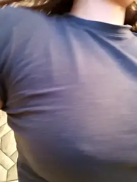 Snapshot of MIYESSI chatting on 19, 11, 2025 MIYESSI online show from 19, 11, 2025