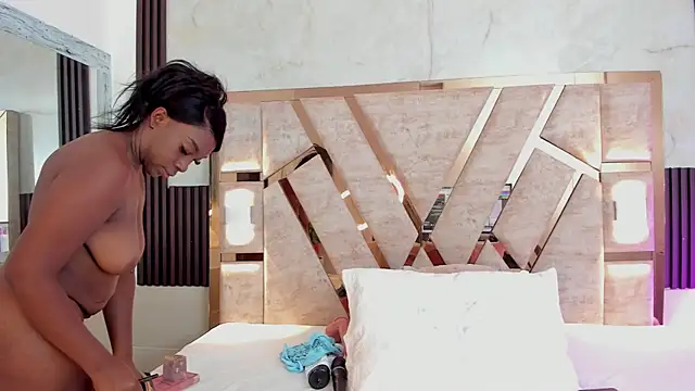 Snapshot of Athenea_Mills chatting on 24, 10, 2025 Athenea Mills online show from 24, 10, 2025