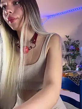 Snapshot of KittyKatyDream chatting on 5, 1, 2025 KittyKatyDream online show from 5, 1, 2025