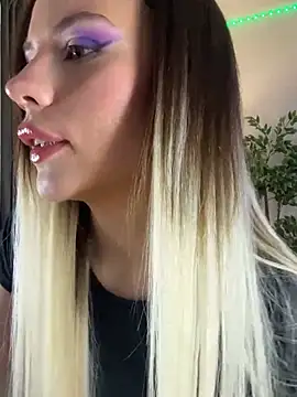 Snapshot of KittyKatyDream chatting on 10, 2, 2025 KittyKatyDream online show from 10, 2, 2025