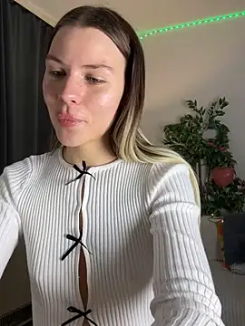 Snapshot of KittyKatyDream chatting on 14, 2, 2025 KittyKatyDream online show from 14, 2, 2025