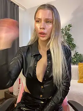 Snapshot of KittyKatyDream chatting on 9, 11, 2025 KittyKatyDream online show from 9, 11, 2025