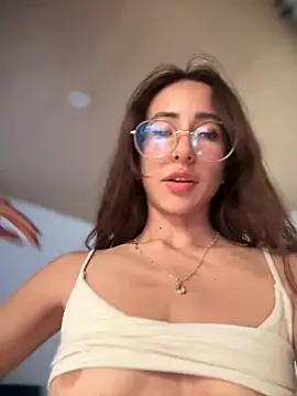 Snapshot of lauravasquez chatting on 16, 3, 2025 lauravasquez online show from 16, 3, 2025