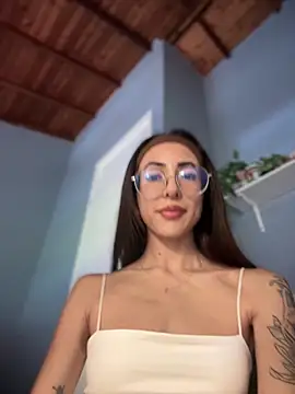 Snapshot of lauravasquez chatting on 13, 9, 2025 lauravasquez online show from 13, 9, 2025