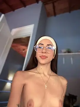 Snapshot of lauravasquez chatting on 23, 10, 2025 lauravasquez online show from 23, 10, 2025