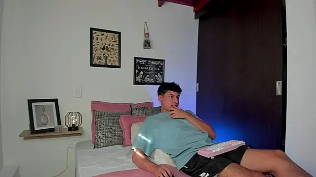 Snapshot of charlottte_queen chatting on 28, 10, 2025 charlottte queen online show from 28, 10, 2025