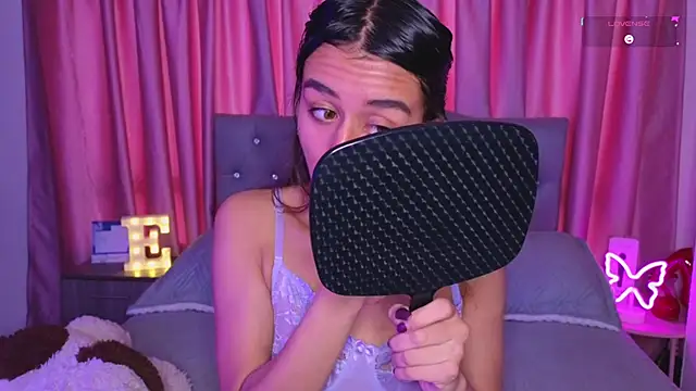 Emiily Scott1 online show from 30, 10, 2025