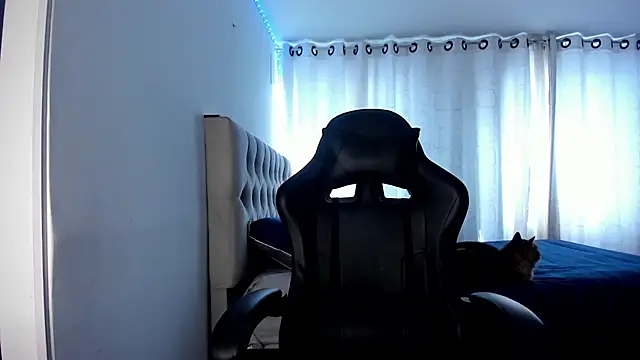 Snapshot of aliice_walker_ chatting on 22, 10, 2025 aliice walker online show from 22, 10, 2025