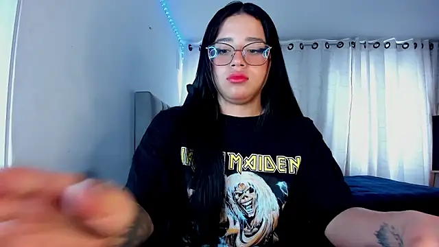 Snapshot of aliice_walker_ chatting on 28, 10, 2025 aliice walker online show from 28, 10, 2025