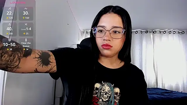 Snapshot of aliice_walker_ chatting on 4, 11, 2025 aliice walker online show from 4, 11, 2025