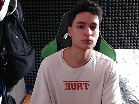 Snapshot of Curly_Angel24 chatting on 24, 11, 2025 Curly Angel24 online show from 24, 11, 2025