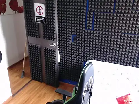 Snapshot of Curly_Angel24 chatting on 28, 11, 2025 Curly Angel24 online show from 28, 11, 2025