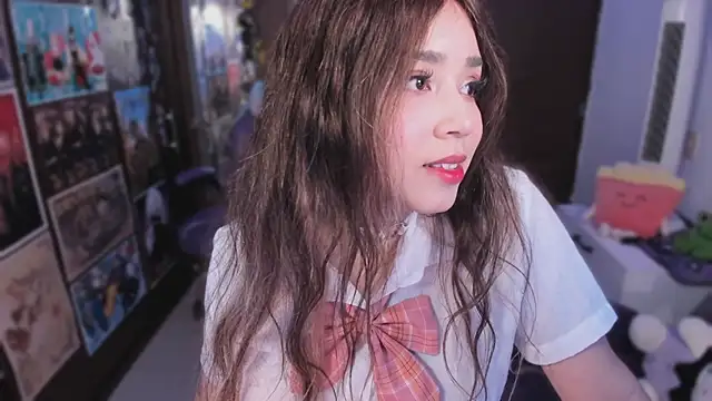 emi cute online show from 18, 11, 2025