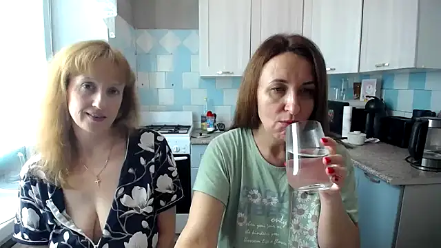 DonnaMagdalena online show from 10, 9, 2025