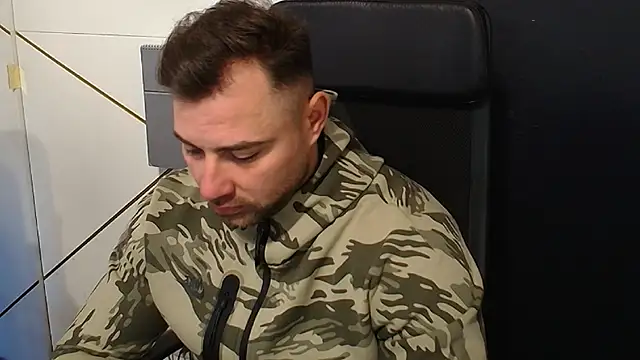 Snapshot of DuncanStone chatting on 17, 10, 2025 DuncanStone online show from 17, 10, 2025