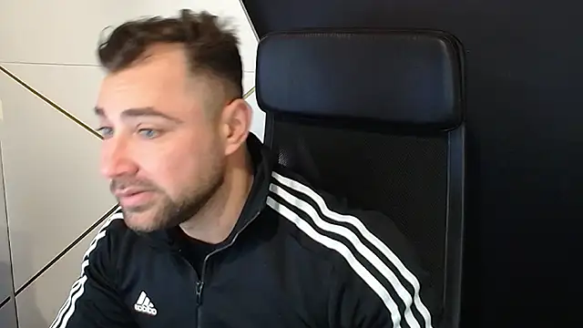 Snapshot of DuncanStone chatting on 31, 10, 2025 DuncanStone online show from 31, 10, 2025