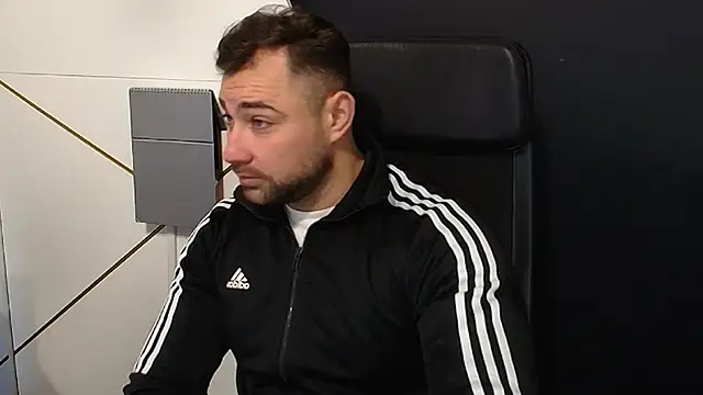 Snapshot of DuncanStone chatting on 2, 11, 2025 DuncanStone online show from 2, 11, 2025