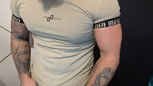 Snapshot of DuncanStone chatting on 14, 11, 2025 DuncanStone online show from 14, 11, 2025