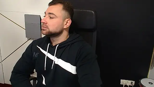 Snapshot of DuncanStone chatting on 15, 11, 2025 DuncanStone online show from 15, 11, 2025