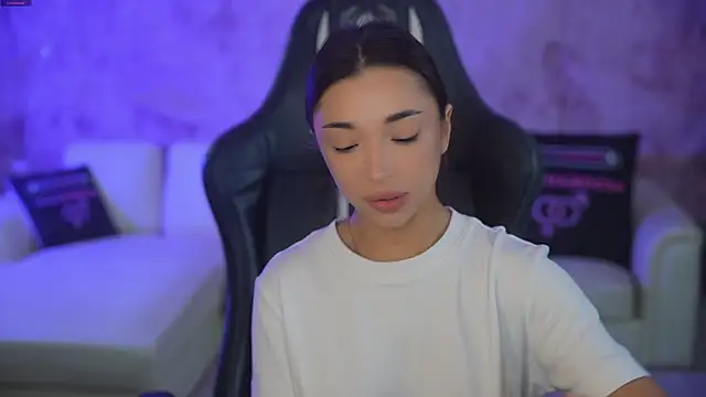 Snapshot of Jasmine_Flow chatting on 18, 10, 2025 Jasmine Flow online show from 18, 10, 2025