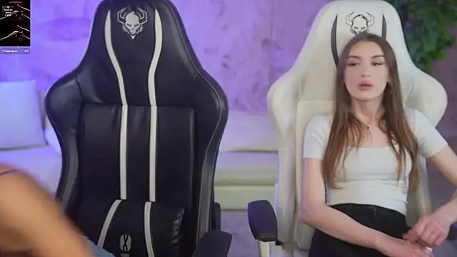 Snapshot of Jasmine_Flow chatting on 22, 10, 2025 Jasmine Flow online show from 22, 10, 2025