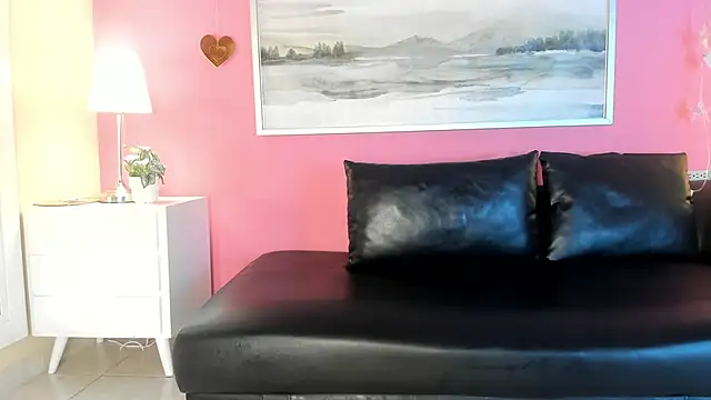 Tiffanysurez  online show from 15, 10, 2025