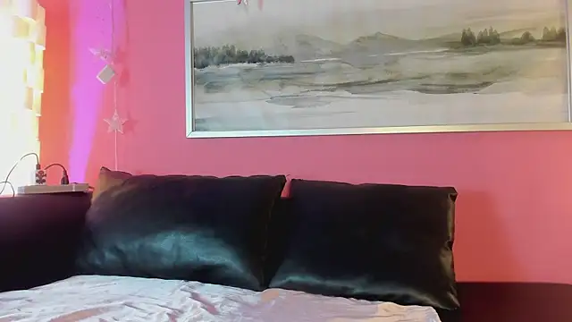 Tiffanysurez  online show from 25, 11, 2025