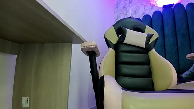 nalalye cruzz  online show from 28, 11, 2025