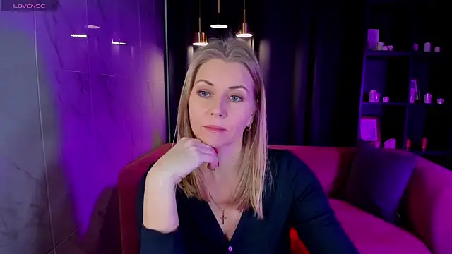 Annie Light online show from 4, 12, 2024