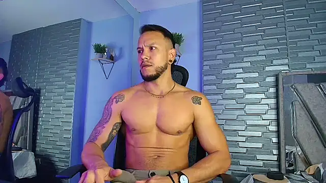 ARON TAYLER01 online show from 7, 2, 2026